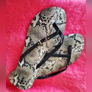 Mossimo flip-flops snake print